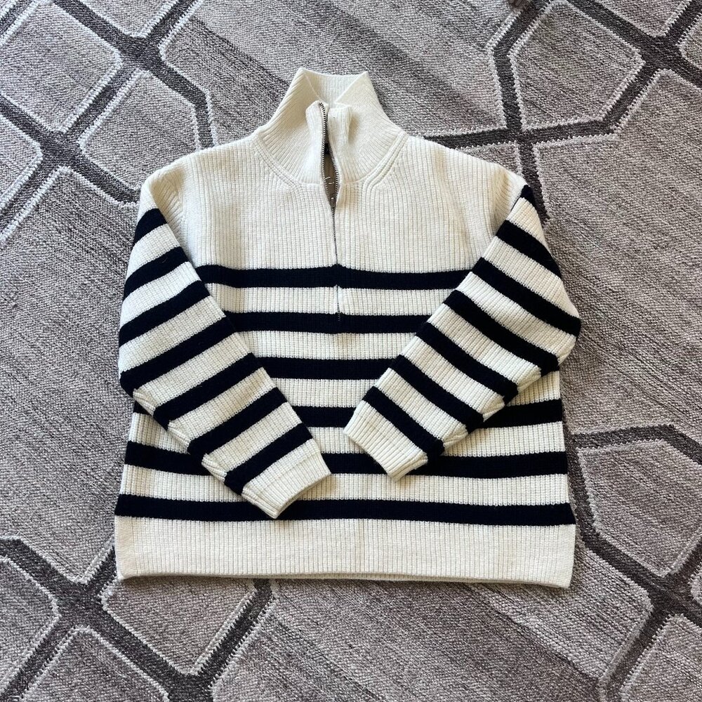 KOURT Oversized Collar Striped‎ Sweater XS